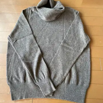 유니클로 캐시미어 100% 오프 터틀넥 스웨터