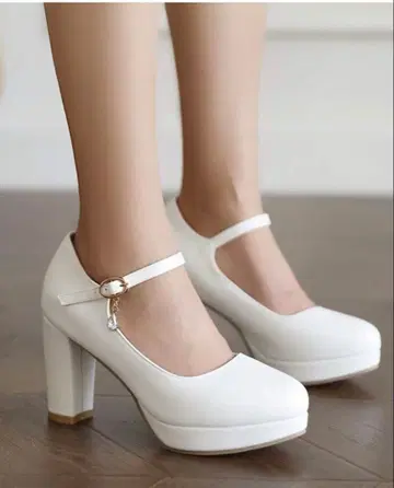 화이트 스트랩 하이힐