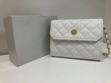 AUNIS 화이트 퀼팅 숄더백