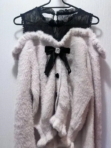 레이어드 스타일 어깨 트임 니트 LIZLISA