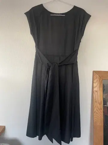 Green Label Relaxing 블랙 무릎 기장 원피스