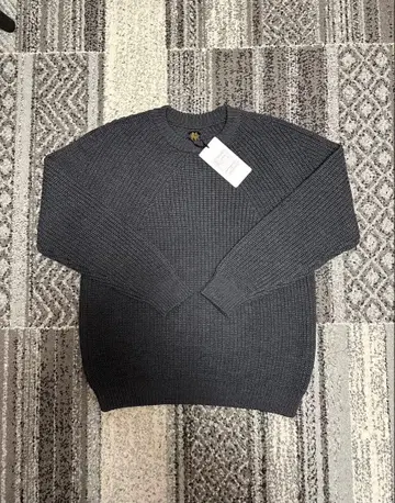 바토너 batoner 시그니처 크루넥 니트 24FM 차콜