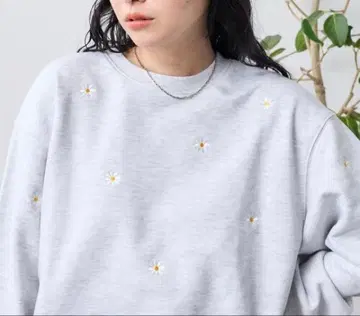 FREAK'S STORE 데이지 자수 맨투맨