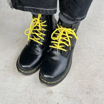 닥터 마틴 6홀 부츠