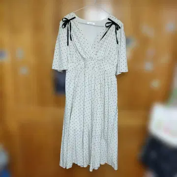 도트 무늬 V넥 원피스 melme