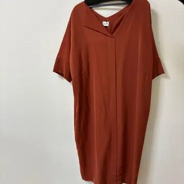 브라운 V넥 반팔 티셔츠 원피스