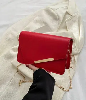 빨간색 플랩 숄더백