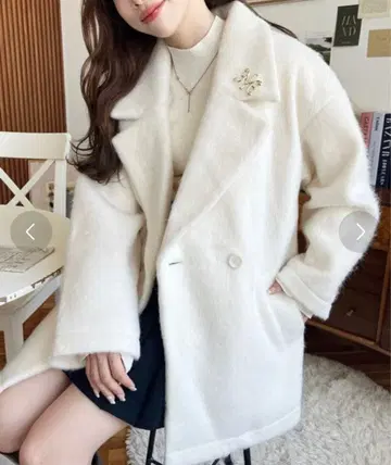 moment+ 브로치 포함 더블 테일러 자켓 샤기 코트