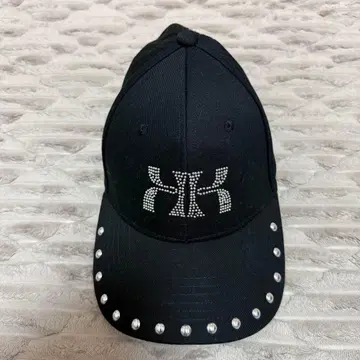 KISS THE CLUB K studded cap 블랙