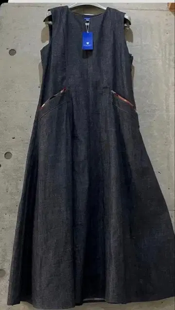 슬리브리스 A라인 원피스 다크 블루