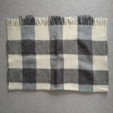 그레이와 아이보리 체크 무늬 울 숄 무릎담요 숄더