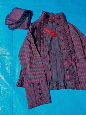 리본 포함 블라우스