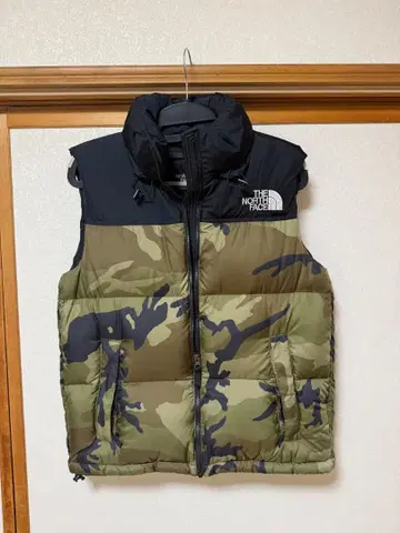 THE NORTH FACE 카모플라쥬 다운 베스트