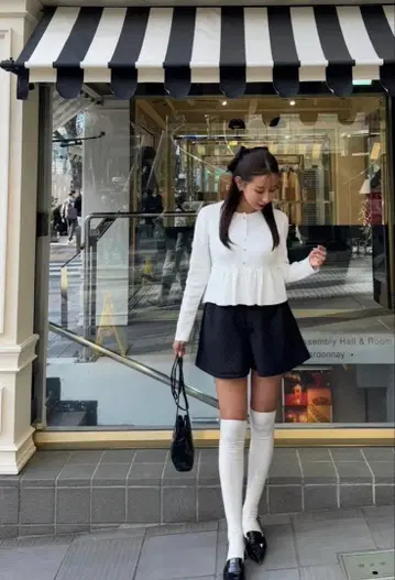 Herlipto 플레어 페플럼 니트 탑