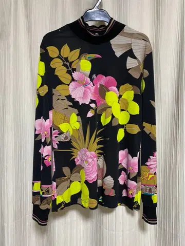 새상품급 레오나르 스포츠 꽃과 레몬 패턴 상의