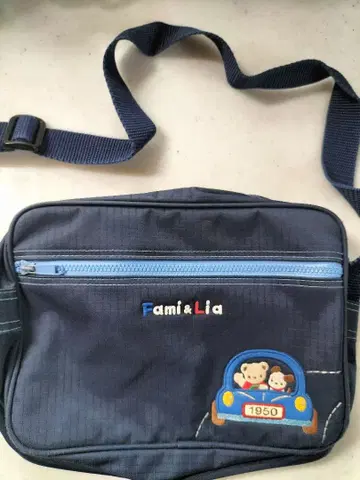 패밀리아 숄더백