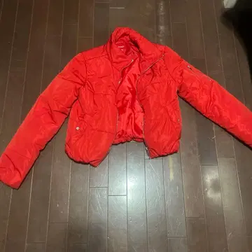 GUESS 짧은 기장 다운 자켓 빨간색 레드 다운