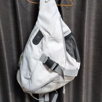나이키 슬링 백 그레이