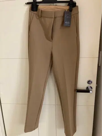 anuans 센터 프레스 테이퍼드 팬츠 (CAMEL) M