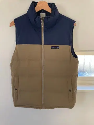 [ 당일 발송 ] patagonia 다운 베스트 XS 네이비/베이지