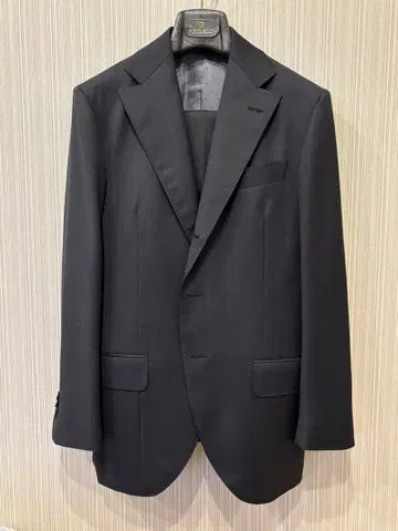 차콜 그레이 수트 시게아키 나 오이 구아벨로 원단