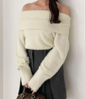 Heather 오프숄더 페더 니트