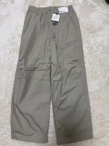 유니클로C 와이드 파라슈트 팬츠 베이지 M 미사용 새상품