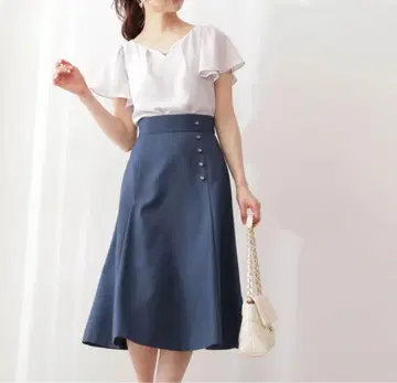 프로포션 바디 드레싱 프론트 버튼 내로우 플레어 스커트