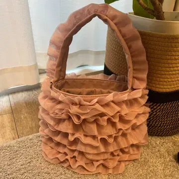 프릴 달린 핑크 핸드백