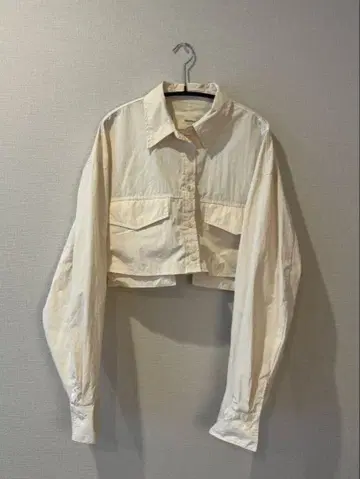 화이트 크롭 셔츠 긴팔