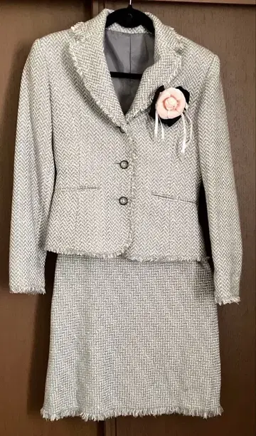 수트 스커트 상하의 세트 프린지 코사지 없을 시 500엔 할인