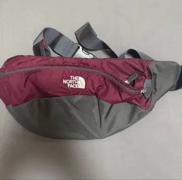 THE NORTH FACE 바디백 버건디