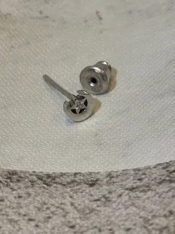 크레센트 루나 한쪽 귀걸이