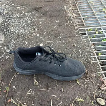 블랙 메쉬 스니커즈