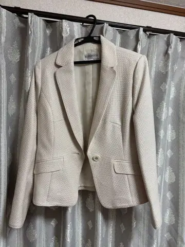 화이트 테일러드 자켓