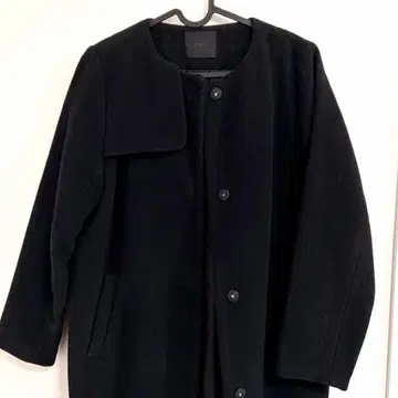 KBF 블랙 노카라 롱 코트