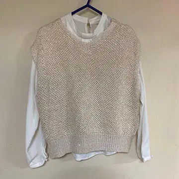 베이지 니트 베스트 르 쿠르 블랑 스팽글