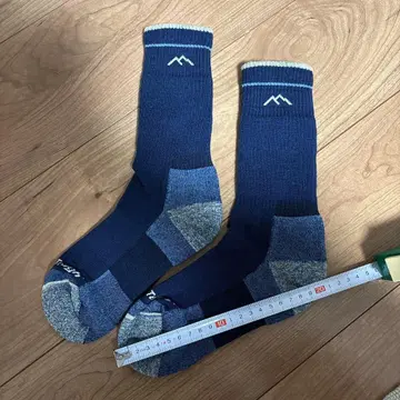 DARN TOUGH 하이커 마이크로 크루 미드웨이트 쿠션 양말