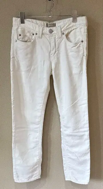 YANUK 화이트 팬츠 데니트 사이즈 24