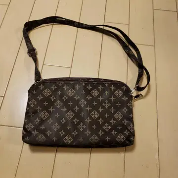 dairy russet 숄더백