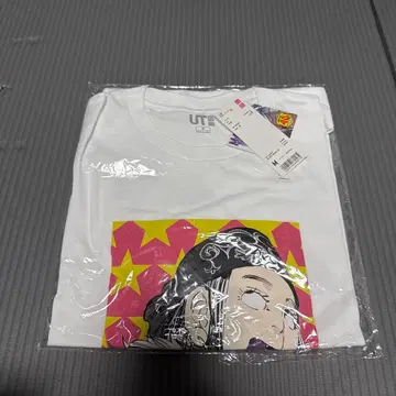 새상품 유니클로 골든 카무이 콜라보 T셔츠 M 화이트 UT 아시리파