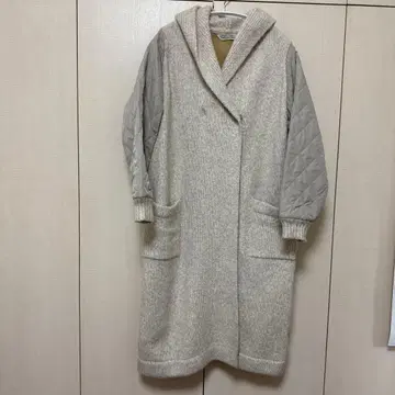후드 부착 베이지 롱 코트