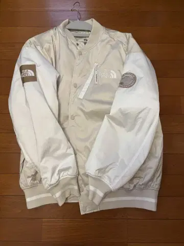 THE NORTH FACE 화이트 바시티 자켓