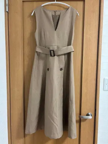 베이지 원피스 (벨트 포함)