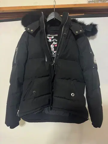 Moose Knuckles 다운 자켓 블랙