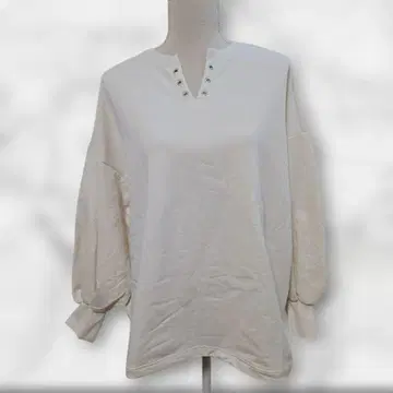 택 포함 새상품 니코앤드 하이 게이지 쭈리 아이렛 풀오버 L 아이보리