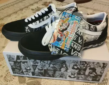 VANS 세일러문 스니커즈 블랙/화이트