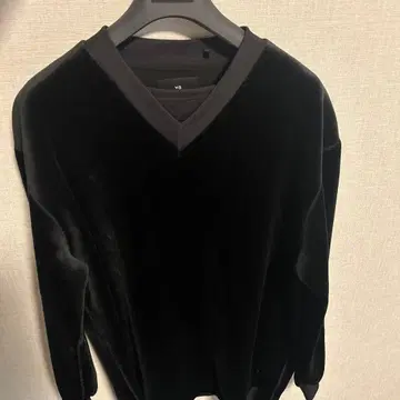 Y-3 벨벳 V넥 트레이닝복