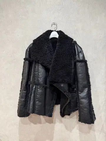 퍼버즈 무스탕 코트