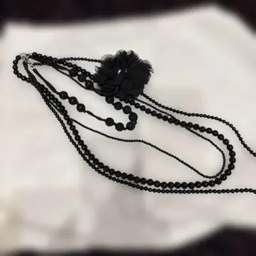 블랙 플라워 레이어드 목걸이